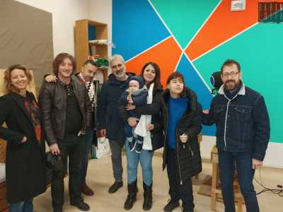 �Con questo mix i nostri ragazzi riescono a trasformarsi da semplici consumatori di prodotti radiofonici a produttori di contenuti�, riassume Paolo Carbonara, l�esperto di musica di Wonderadio (a sinistra nella foto)